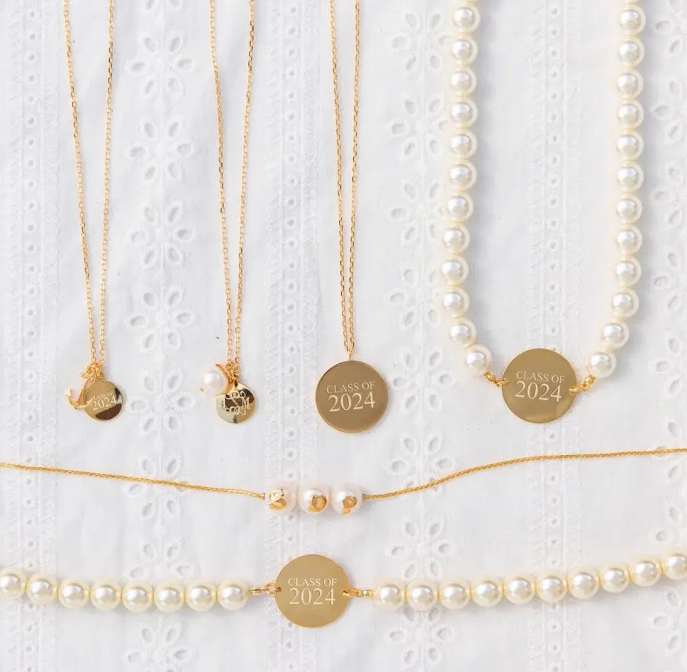 World'S Your Oyster Silver Necklace --Class Of 2024